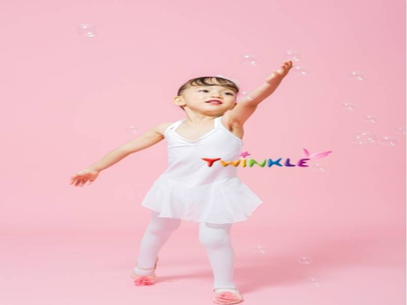 아이와 함께 트윈클 영어발레 보호자 이미지