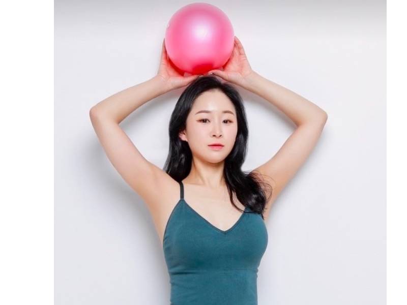 자세교정을 위한 필라테스 이미지