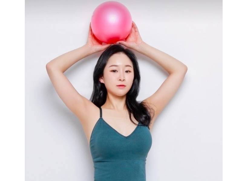 자세교정을 위한 필라테스 이미지