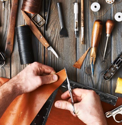 본연의 멋을 살린 가죽공예 이미지