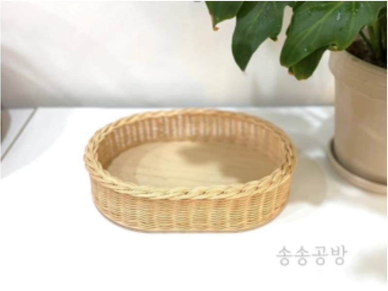 손으로 엮는 힐링, 라탄 타원 바구니 이미지