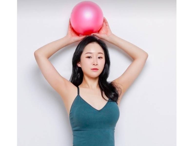 자세교정을 위한 필라테스 이미지
