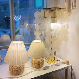공간을 밝히는, 라탄 단스탠드 이미지
