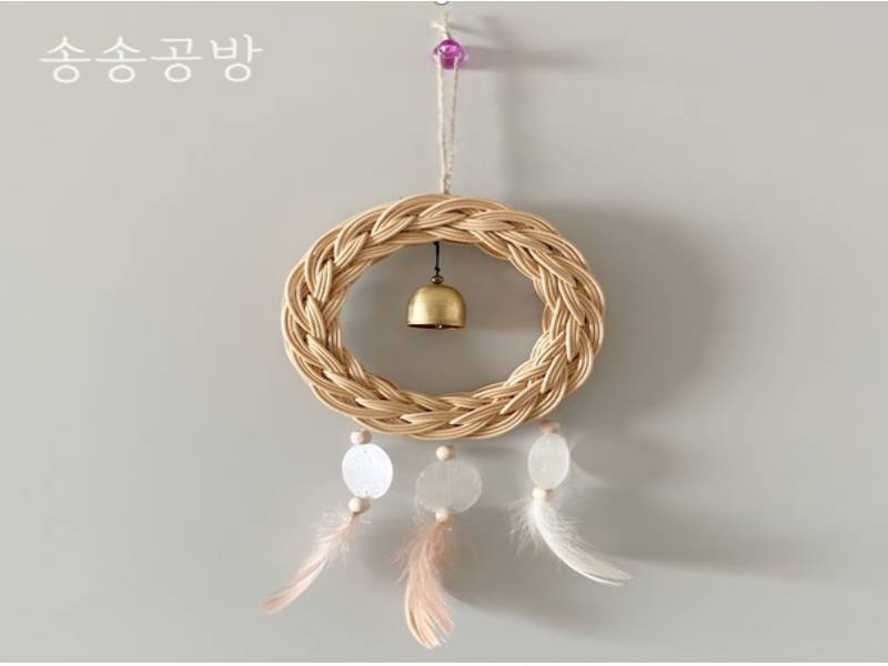 감성을 엮는 라탄공예: 라탄도어벨 이미지